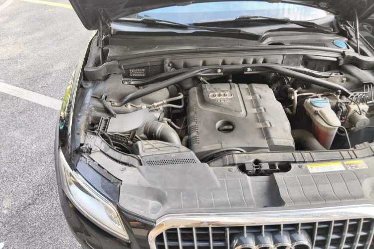 Used Audi Q5 2013 40 TFSI Technology Edition Engine Bay Right