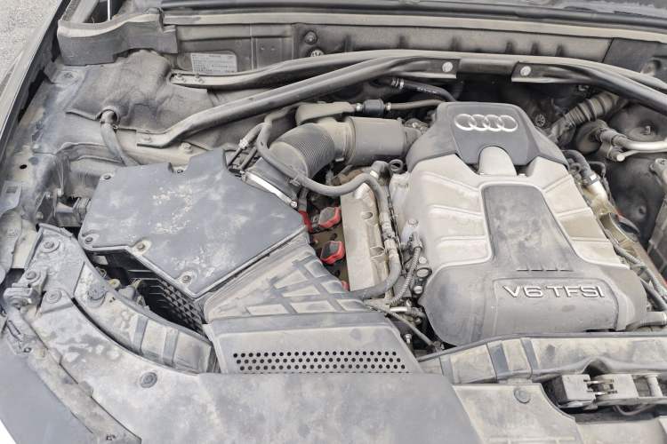 Used Audi Q5 2013 45 TFSI quattro Sport Edition Engine Bay Right
