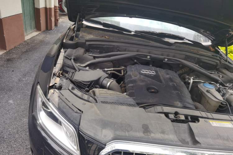 Used Audi Q5 2013 40 TFSI Ambition Engine Bay Right