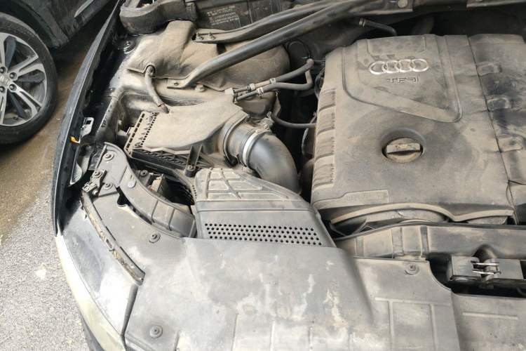 Used Audi Q5 2013 40 TFSI Ambition Engine Bay Right