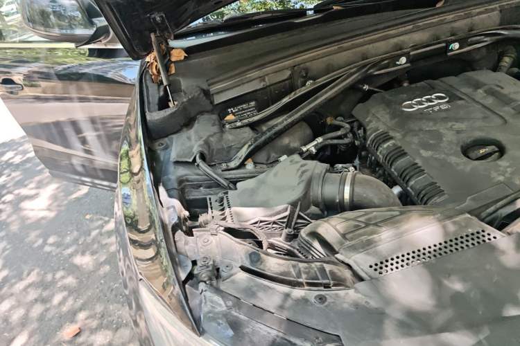 Used Audi Q5 2013 40 TFSI Ambition Engine Bay Right