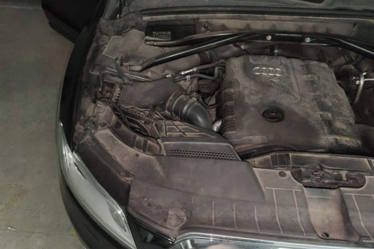 Used Audi Q5 2013 40 TFSI Comfort Edition Engine Bay Right
