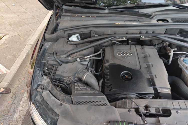 Used Audi Q5 2013 40 TFSI Comfort Edition Engine Bay Right