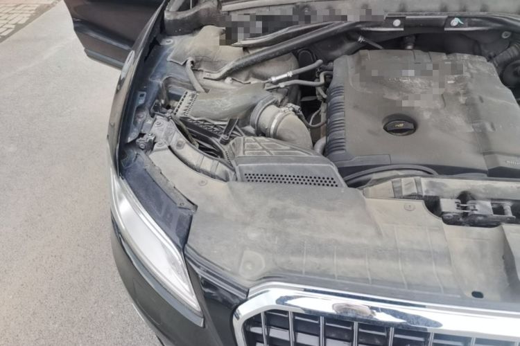 Used Audi Q5 2013 40 TFSI Ambition Engine Bay Right