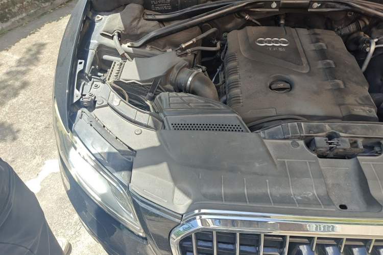 Used Audi Q5 2013 40 TFSI Technology Edition Engine Bay Right