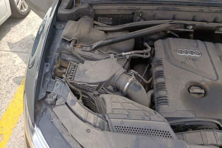Used Audi Q5 2013 40 TFSI Comfort Edition Engine Bay Right