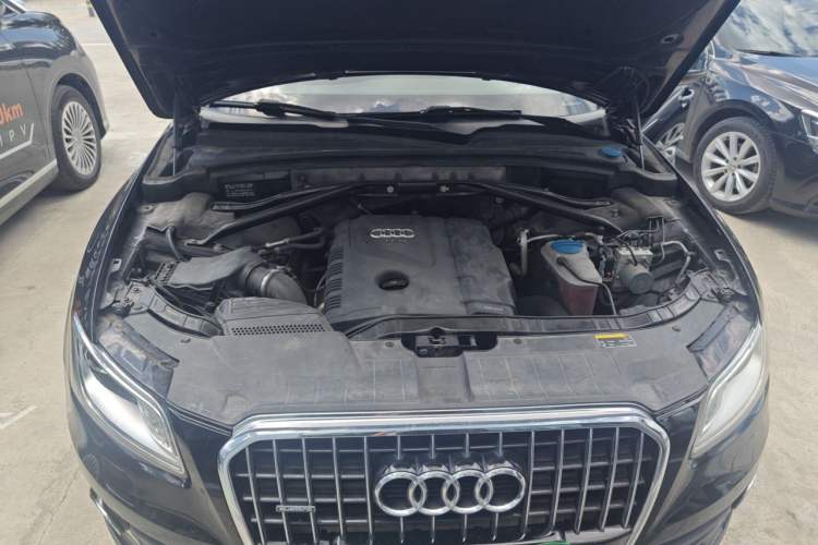 Used Audi Q5 2013 40 TFSI Technology Edition Engine Bay Right