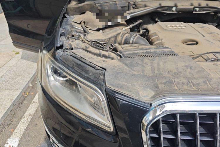 Used Audi Q5 2013 40 TFSI Comfort Edition Engine Bay Right