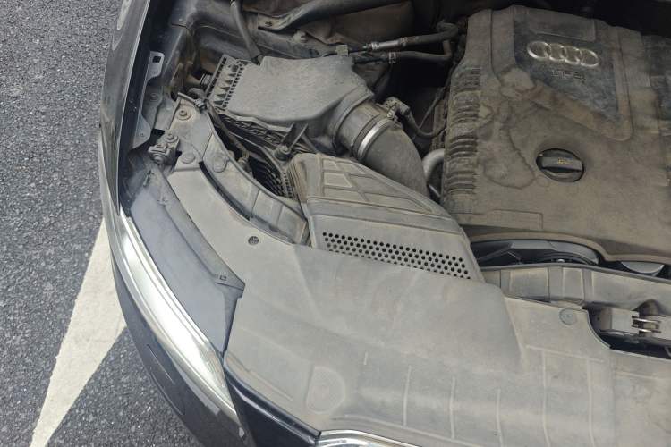 Used Audi Q5 2013 40 TFSI Comfort Edition Engine Bay Right