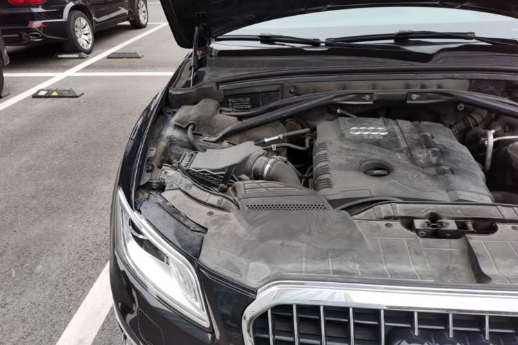 Used Audi Q5 2013 40 TFSI Ambition Engine Bay Right