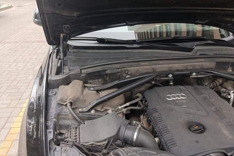 Used Audi Q5 2013 40 TFSI Technology Edition Engine Bay Right