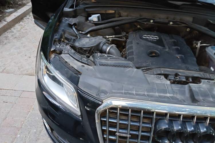 Used Audi Q5 2013 40 TFSI Technology Edition Engine Bay Right