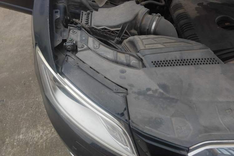 Used Audi Q5 2013 40 TFSI Technology Edition Engine Bay Right