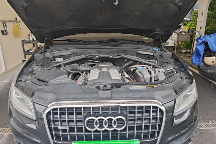 Used Audi Q5 2013 45 TFSI quattro off-road version Engine Bay
