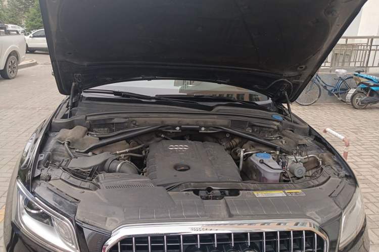 Used Audi Q5 2013 40 TFSI Technology Edition Engine Bay