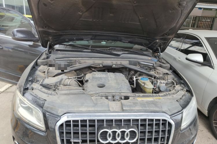 Used Audi Q5 2013 40 TFSI Technology Edition Engine Bay