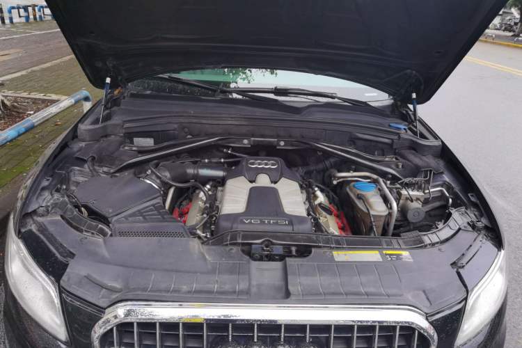 Used Audi Q5 2013 45 TFSI quattro off-road version Engine Bay