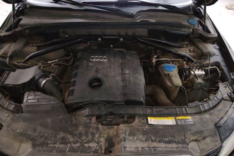 Used Audi Q5 2013 40 TFSI Ambition Engine Bay
