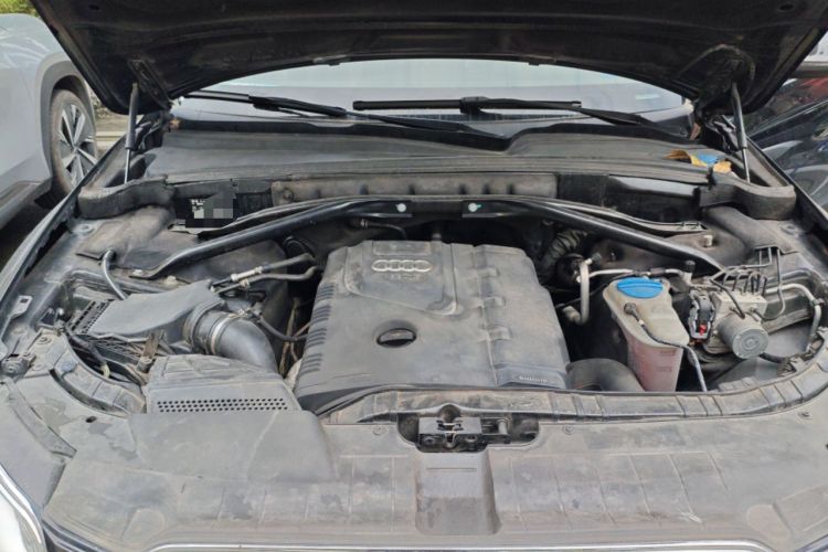 Used Audi Q5 2013 40 TFSI Technology Edition Engine Bay