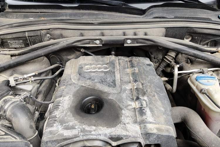 Used Audi Q5 2013 40 TFSI Technology Edition Engine Bay