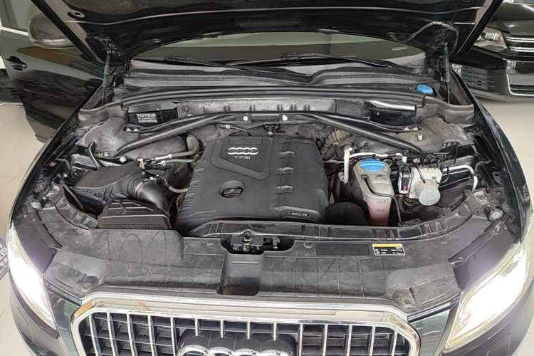 Used Audi Q5 2013 40 TFSI Technology Edition Engine Bay