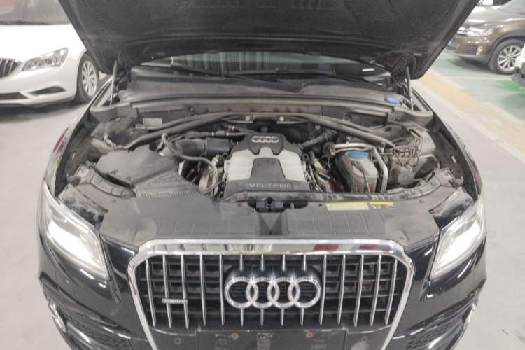 Used Audi Q5 2013 45 TFSI quattro Sport Edition Engine Bay