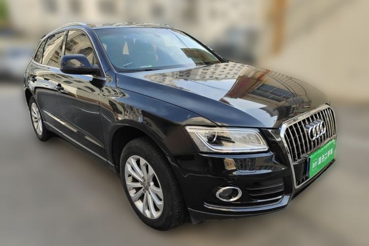 Used Audi Q5 2013 40 TFSI Technology Edition Front Right 45 Deg