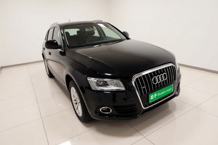 Used Audi Q5 2013 40 TFSI Technology Edition Front Right 45 Deg