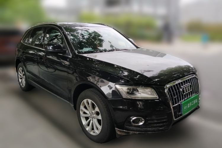 Used Audi Q5 2013 40 TFSI Technology Edition Front Right 45 Deg
