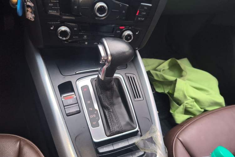 Used Audi Q5 2013 40 TFSI Technology Edition Gear Lever