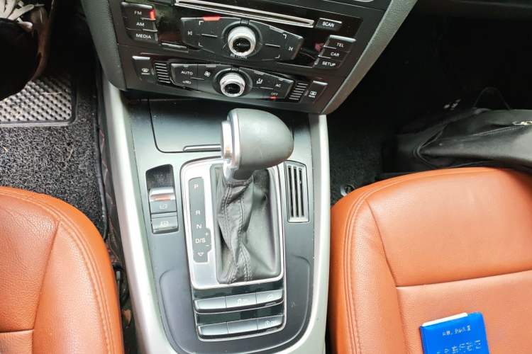 Used Audi Q5 2013 40 TFSI Ambition Gear Lever