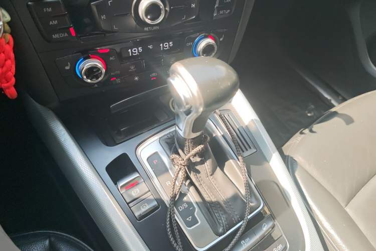 Used Audi Q5 2013 40 TFSI Technology Edition Gear Lever