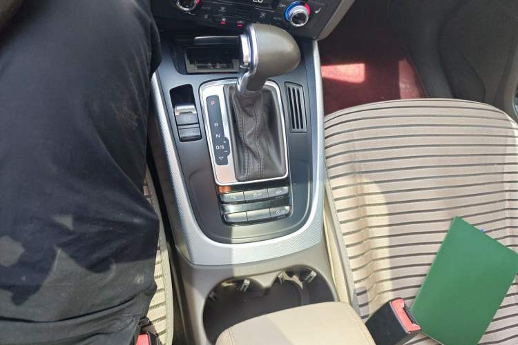 Used Audi Q5 2013 40 TFSI Technology Edition Gear Lever