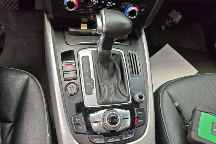 Used Audi Q5 2013 45 TFSI quattro Sport Edition Gear Lever