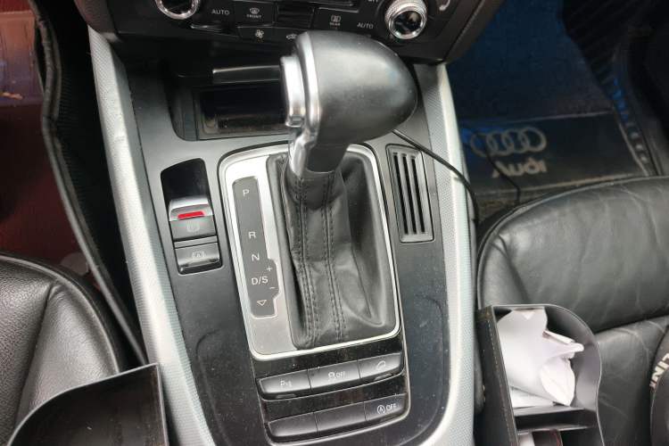 Used Audi Q5 2013 40 TFSI Technology Edition Gear Lever