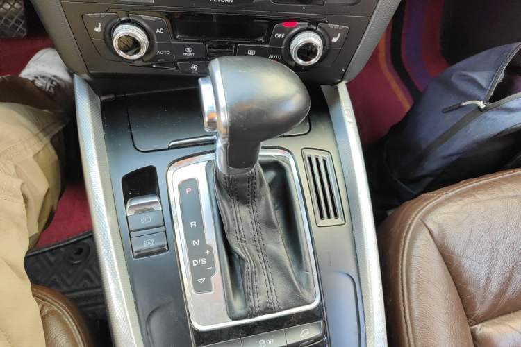 Used Audi Q5 2013 40 TFSI Technology Edition Gear Lever