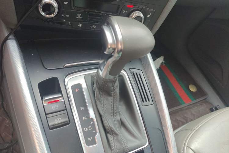 Used Audi Q5 2013 40 TFSI Technology Edition Gear Lever