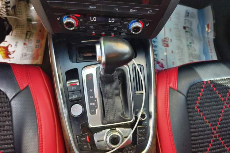 Used Audi Q5 2013 40 TFSI Comfort Edition Gear Lever