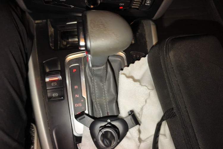 Used Audi Q5 2013 40 TFSI Ambition Gear Lever