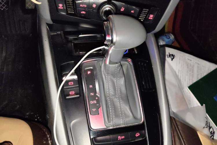 Used Audi Q5 2013 40 TFSI Ambition Gear Lever