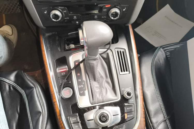Used Audi Q5 2013 40 TFSI Comfort Edition Gear Lever