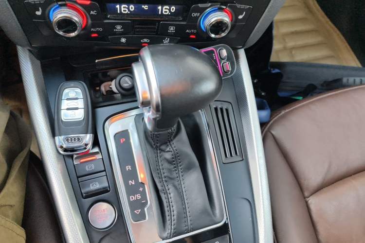Used Audi Q5 2013 40 TFSI Technology Edition Gear Lever