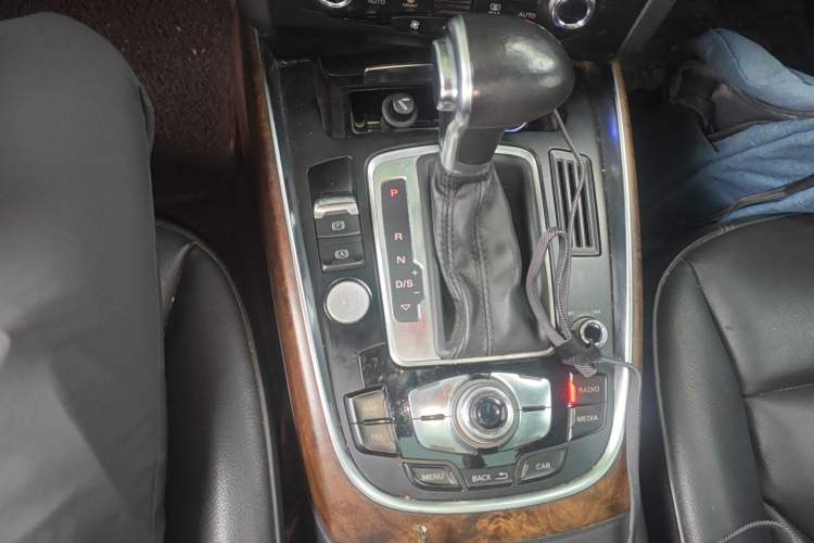 Used Audi Q5 2013 40 TFSI Comfort Edition Gear Lever
