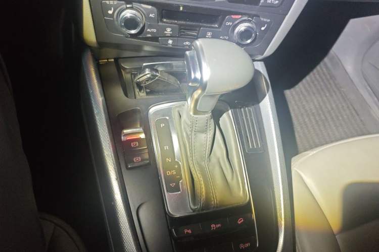 Used Audi Q5 2013 40 TFSI Technology Edition Gear Lever