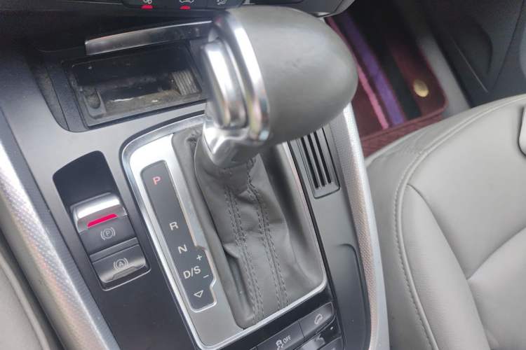 Used Audi Q5 2013 40 TFSI Technology Edition Gear Lever