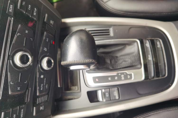 Used Audi Q5 2013 40 TFSI Ambition Gear Lever