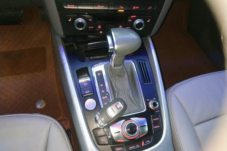 Used Audi Q5 2013 45 TFSI quattro Sport Edition Gear Lever