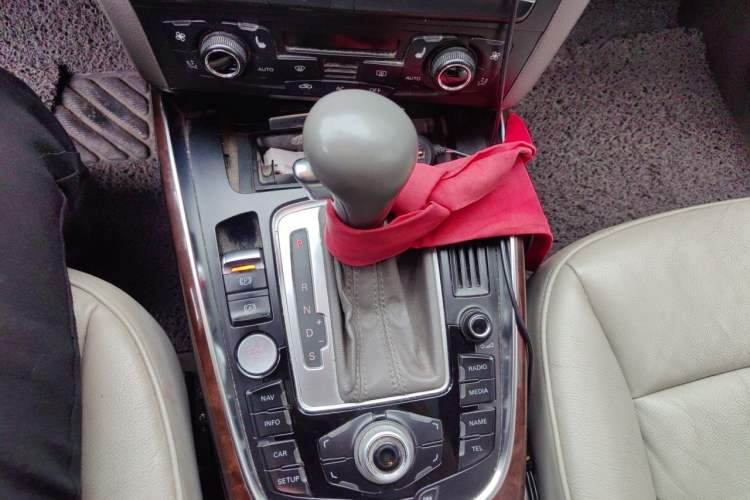 Used Audi Q5 2013 40 TFSI Technology Edition Gear Lever