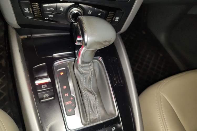 Used Audi Q5 2013 40 TFSI Ambition Gear Lever