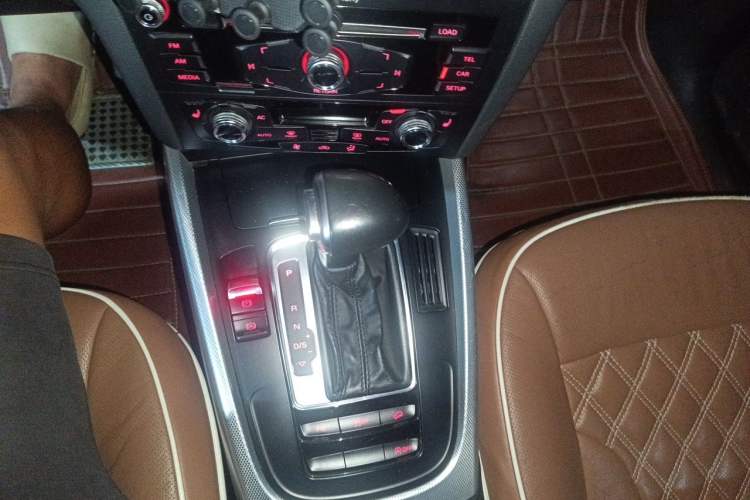 Used Audi Q5 2013 40 TFSI Technology Edition Gear Lever